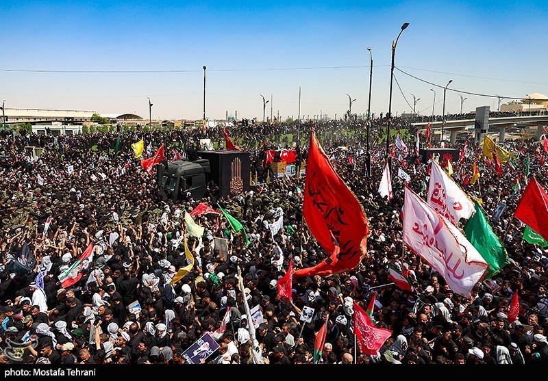 مشارکت مقتدی صدر در مراسم تشییع قائد شهید امت