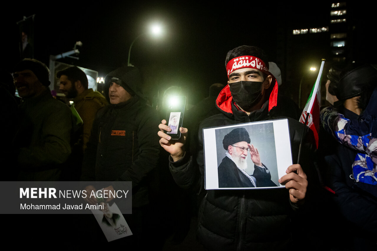 برف هم مانع بیعت مردم پردیس با آیت‌الله خامنه‌ای نشد