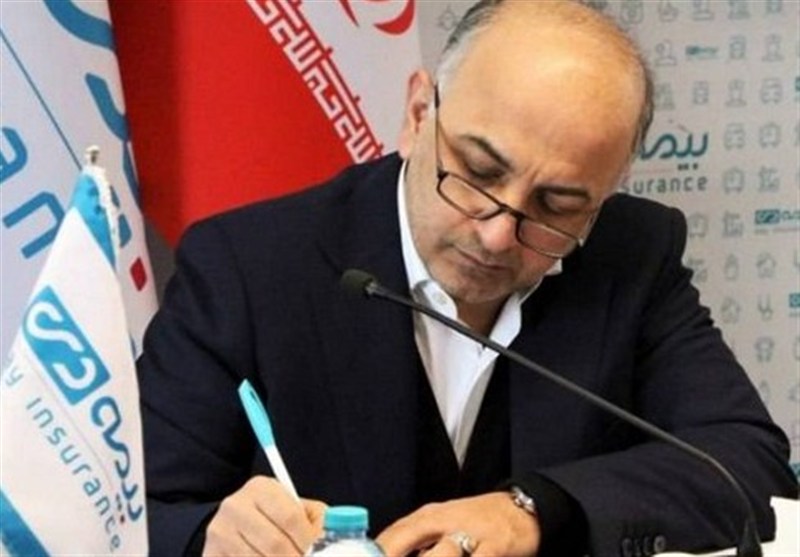 مدیرعامل بیمه دی با خانواده شهدای ناو دنا دیدار کرد