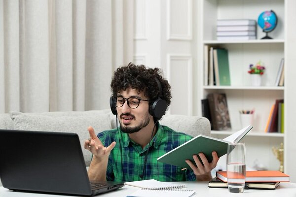 بررسی جامع ویژگی‌های یک آموزشگاه آنلاین زبان مناسب