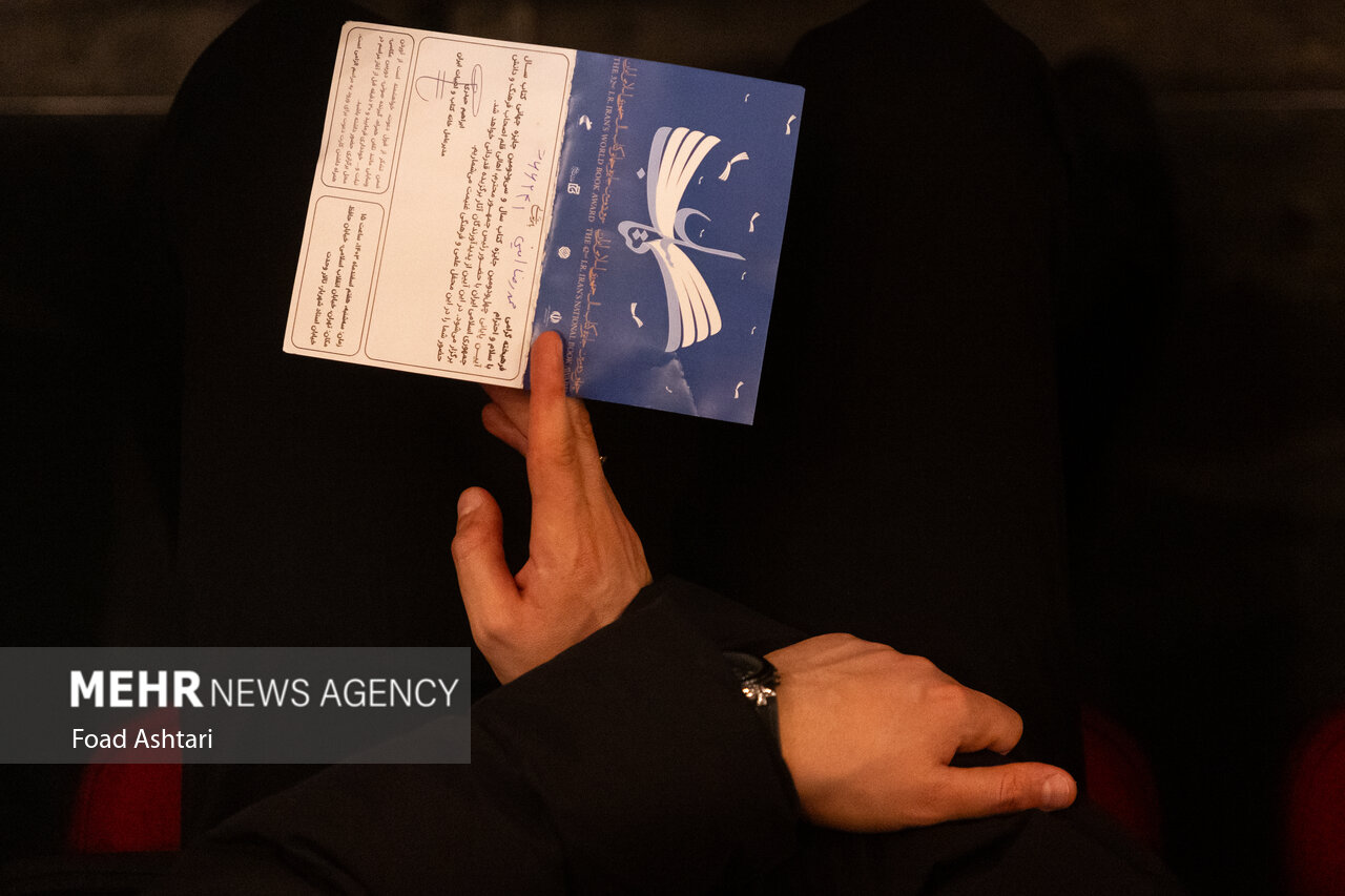 برندگان چهل و دومین دوره جایزه کتاب معرفی شدند