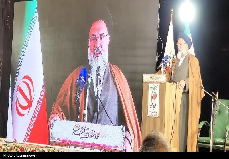 انقلاب اسلامی با ایستادگی آرمان‌های خود را محقق می‌کند