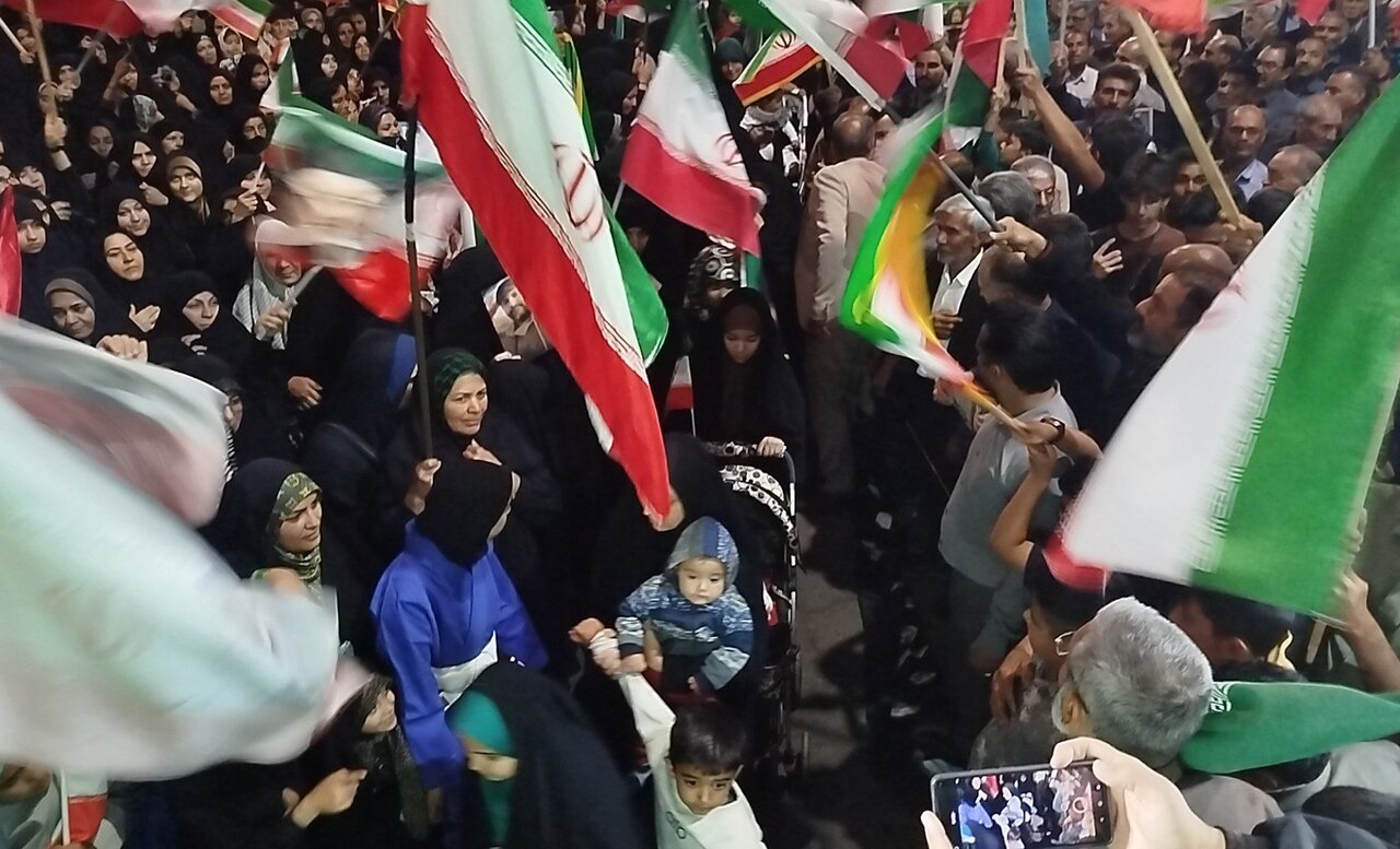 رژه کالسکه سواران در اجتماعات مردمی در بردسکن 
