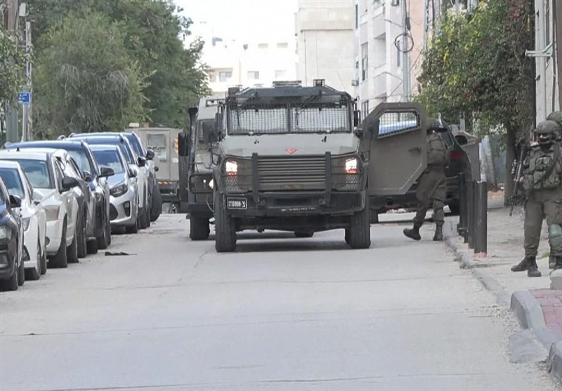 ببینید| شکنجه و بازداشت یک جوان فلسطینی در الخلیل