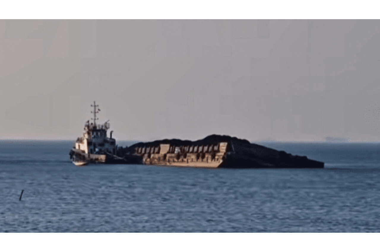 حادثه برای یک دستگاه بارج حامل زغال سنگ  در قشم