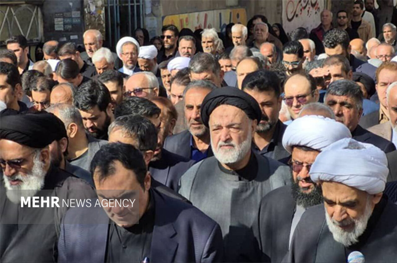 تشییع پیکر محمد قمی در پاکدشت؛ وداع مردم با نماینده پیشین مجلس