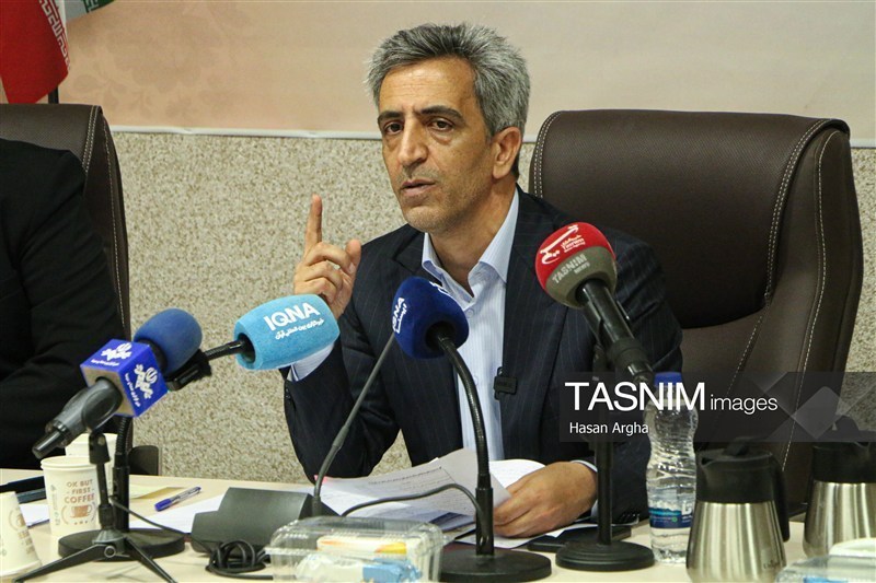 تشبیه جنجالی نماینده زنجان درباره آمریکا؛ «گردن گرگ هار» را باید شکست