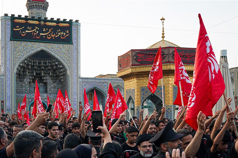 مشهد در سوگ امام مهربانی؛ رواق دارالذکر میزبان عاشقان آقای شهید ایران