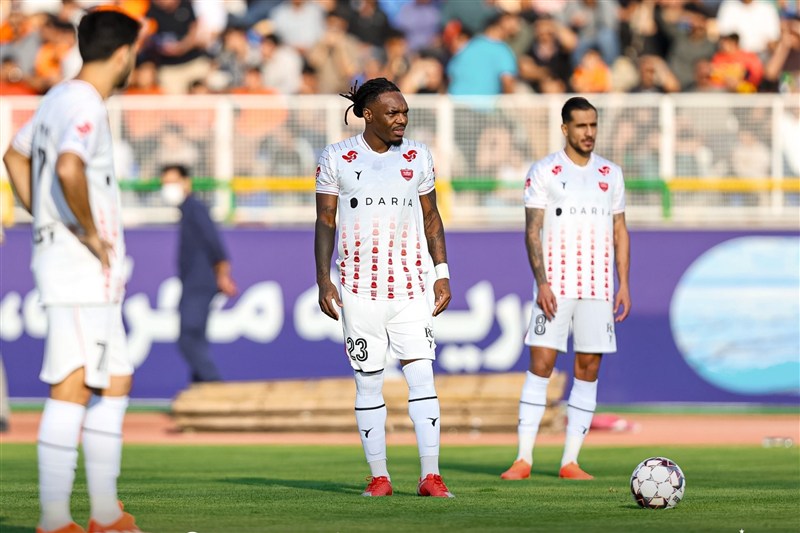 پیروزی پرگل پرسپولیس مقابل مس 10 نفره/ سرخ‌ها از رقبا فاصله گرفتند