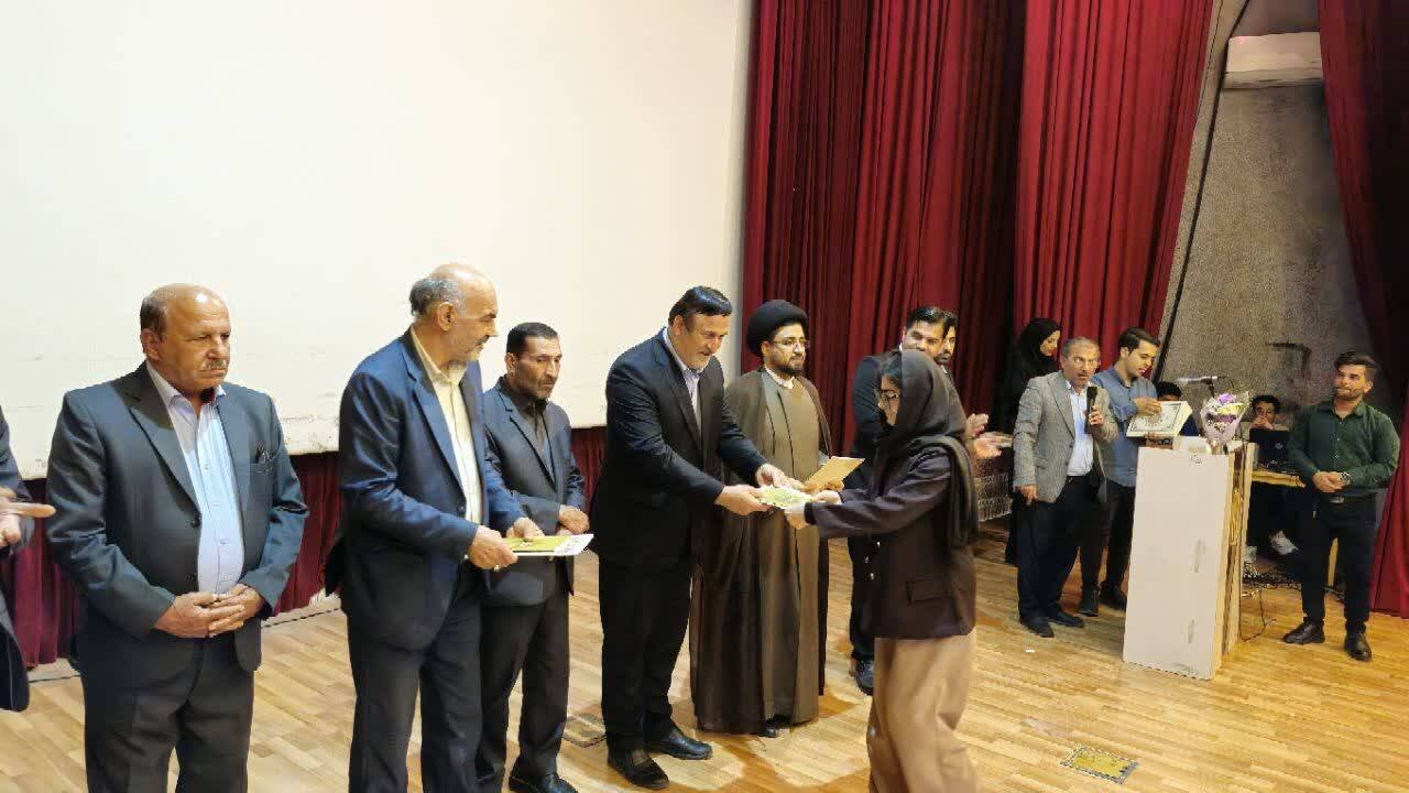 برگزیدگان کنکور در دیلم تجلیل شدند