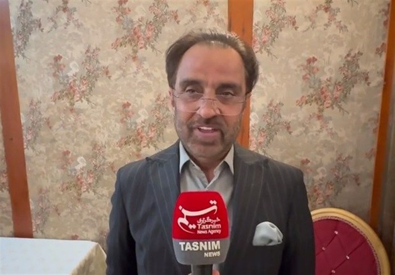 فعال پاکستانی: به زانو درآمدن دشمن ایران نتیجه تدبیر سیاسی آیت‌الله خامنه‌ای بود