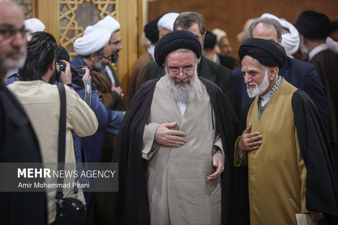 گرامیداشت یاد و خاطره شهدای اغتشاشات در حرم حضرت معصومه (س)