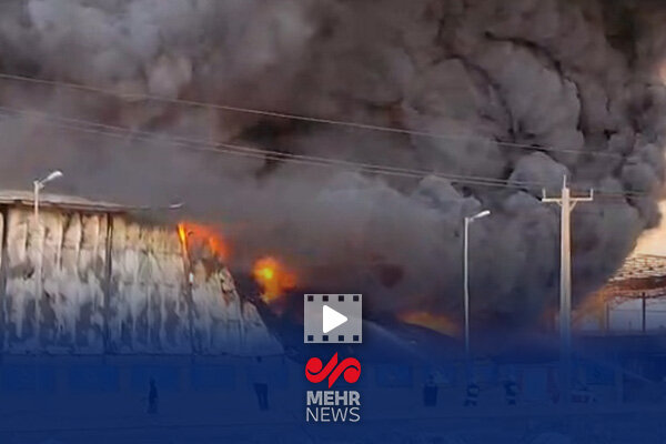 تصاویری از آتش‌سوزی در شهرک صنعتی آبادان