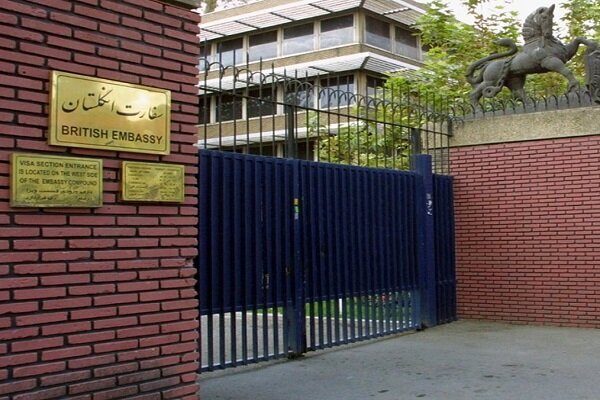 خروج دیپلمات‌های انگلیسی از ایران، بخشی از جنگ روانی آمریکاست