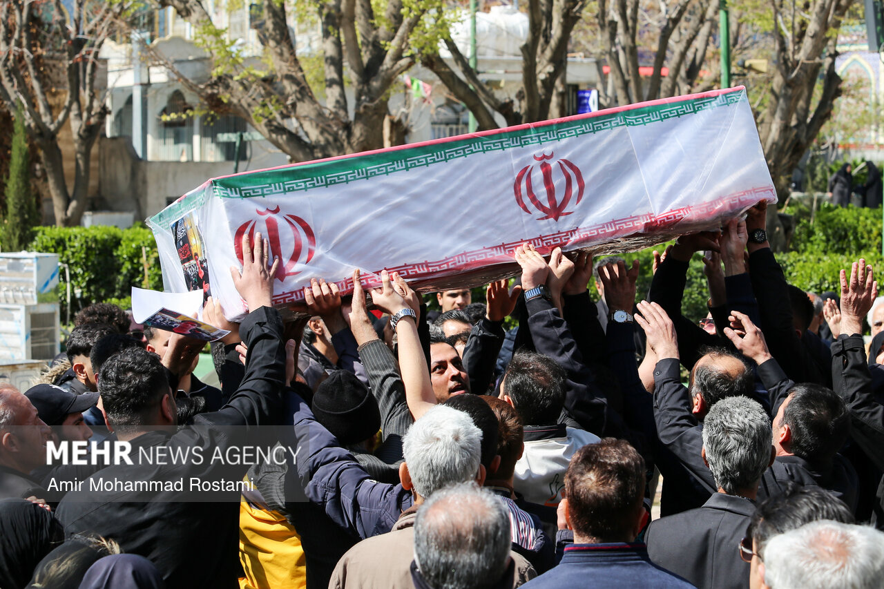 تشییع پیکر شهید مهران نجفی در شهریار