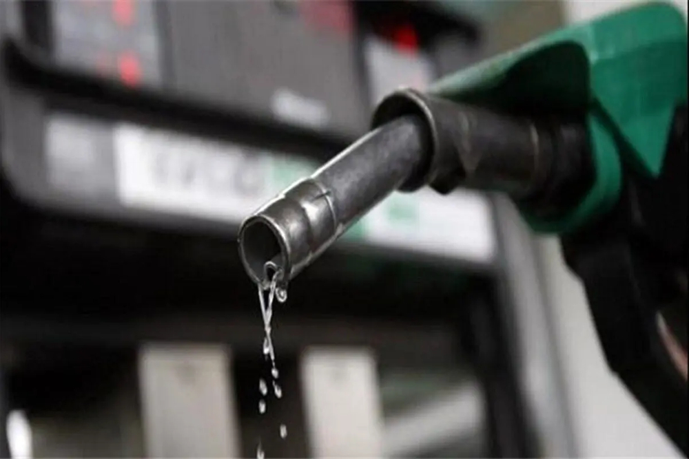 قیمت بنزین و گازوئیل در امارات 30 تا 70 درصد افزایش یافت