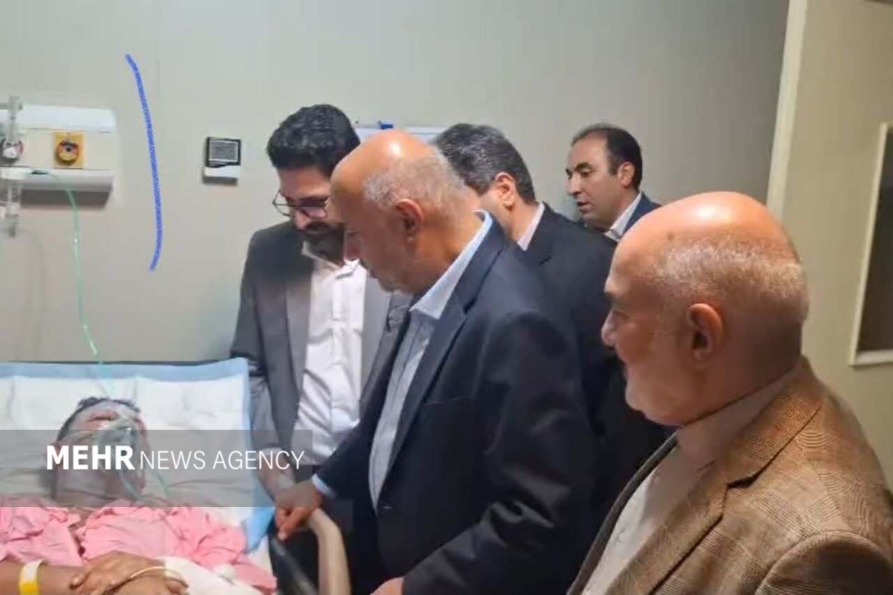 وزیر تعاون از کارگران آسیب دیده پالایشگاه آبادان عیادت کرد