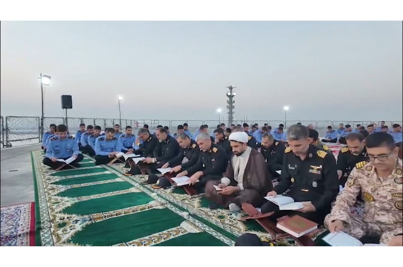 محفل نورانی انس با قرآن کریم در عرشه پایگاه شناوری کردستان برگزار شد