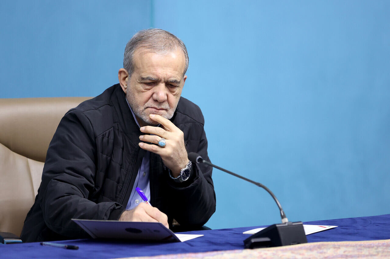 مراسم بهره برداری از نیروگاه خورشیدی 750 مگاواتی در سراسر کشور