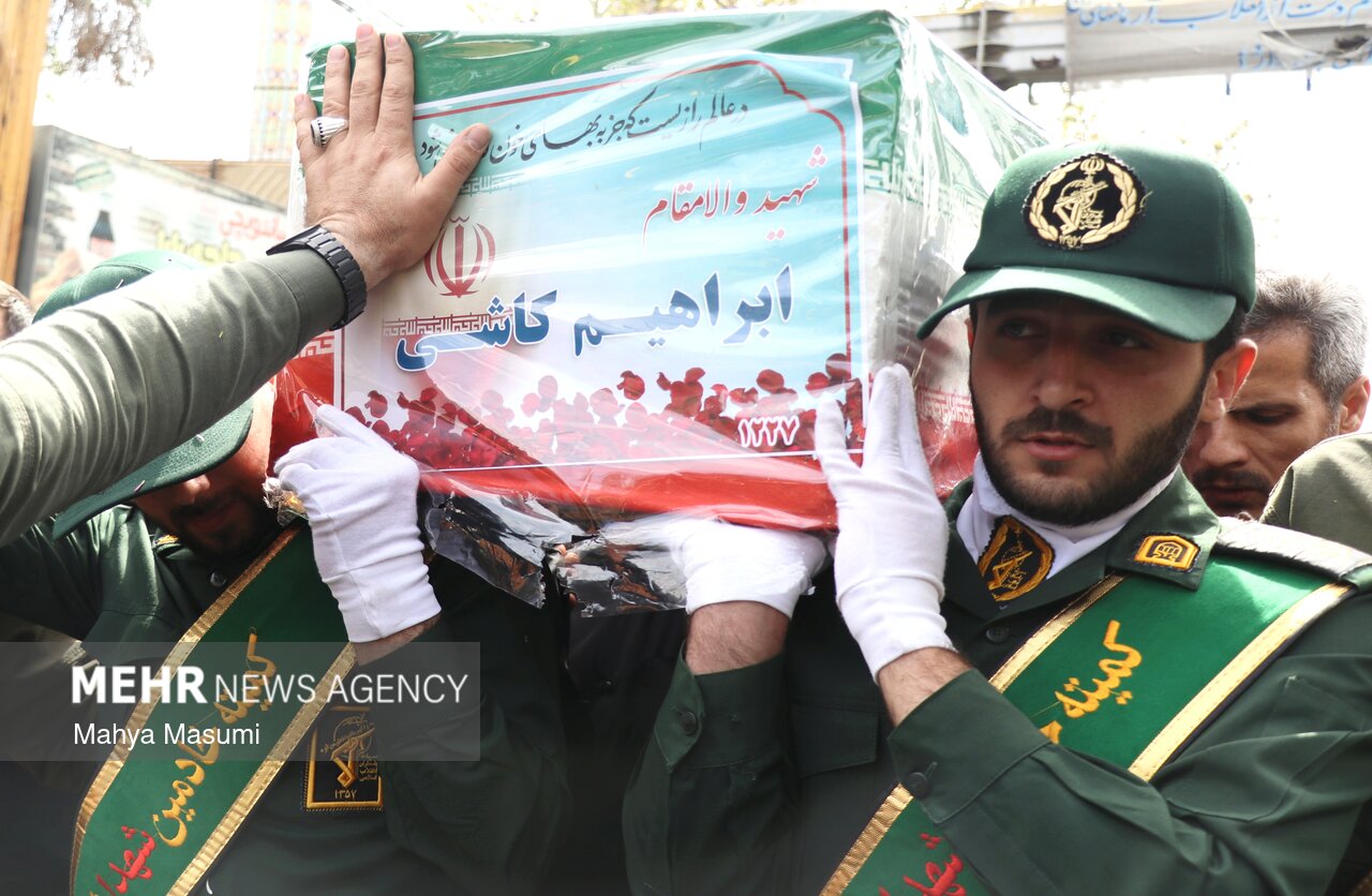 تشییع پیکر شهید «ابراهیم کاشی کشف جوادی» در ورامین