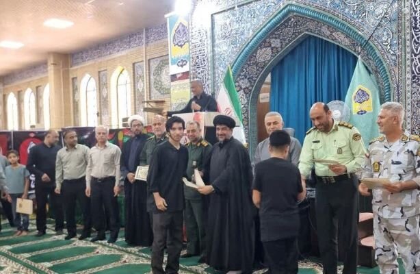 تجلیل از خادمان ستاد نماز جمعه  گناوه در آستانه پنجم مرداد