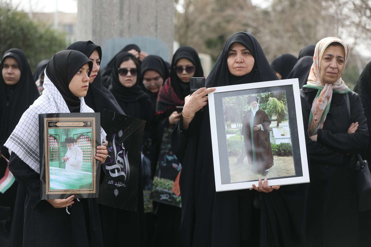 سوگواری دانشجویان مشهدی در پی شهادت رهبر انقلاب