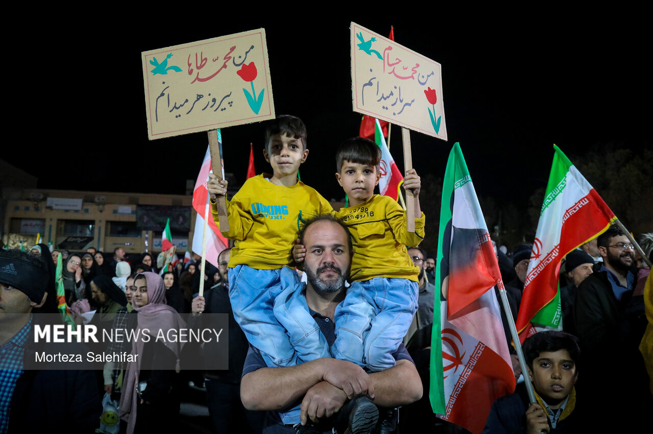 اجتماع دختران جان فدای ایران در شهرکرد