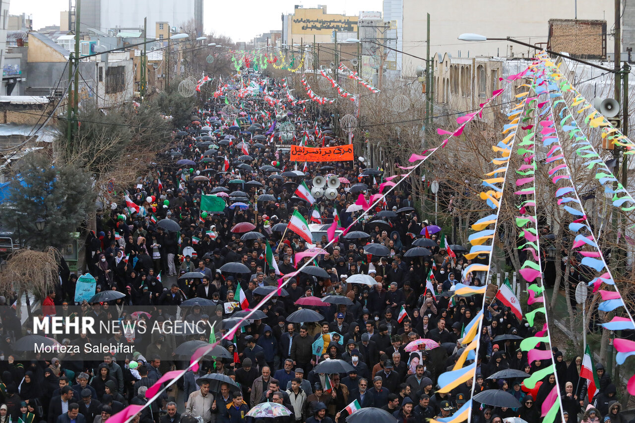 دشمن درپی تضعیف و تجزیه کشور است