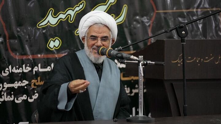 آیت الله عبادی‌زاده: ایستادگی در برابر دشمن راه دور کردن سایه جنگ است