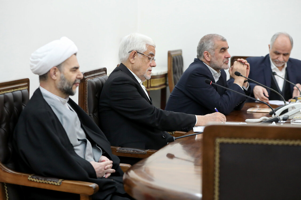 تاکید عارف بر برخورد با مجروحان و خانواده های قربانیان حوادث دی ماه