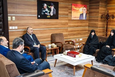 تقدیر رئیس سازمان زندان‌ها از دختر شهید ذوالفقاری با رتبه 28 کنکور