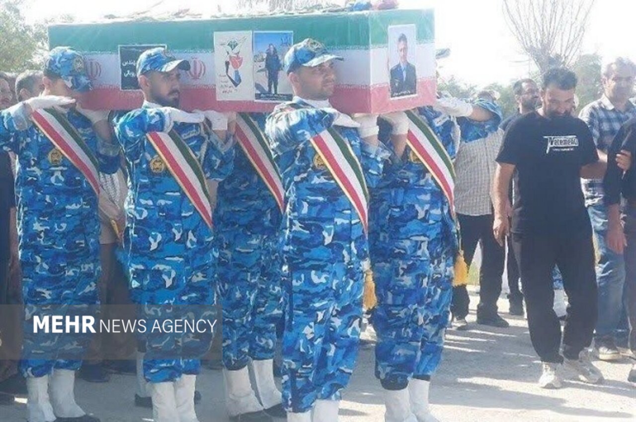 پیکر شهید معینی در بوشهر تشییع شد