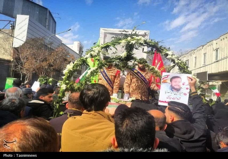 پیکر پاسدار مدافع وطن در زنجان تشییع شد