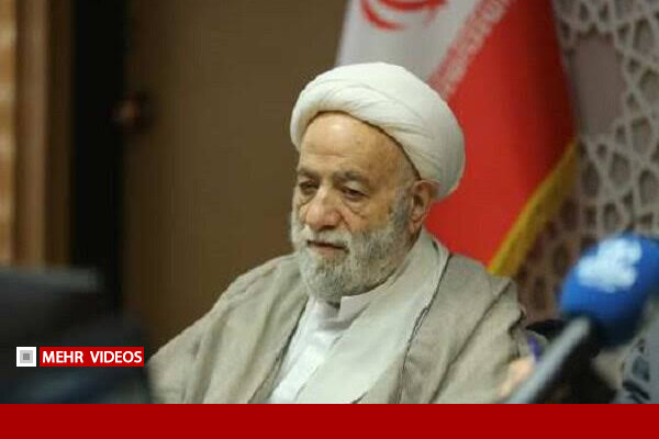 حضور استاد قرائتی در مزار رهبر شهید انقلاب