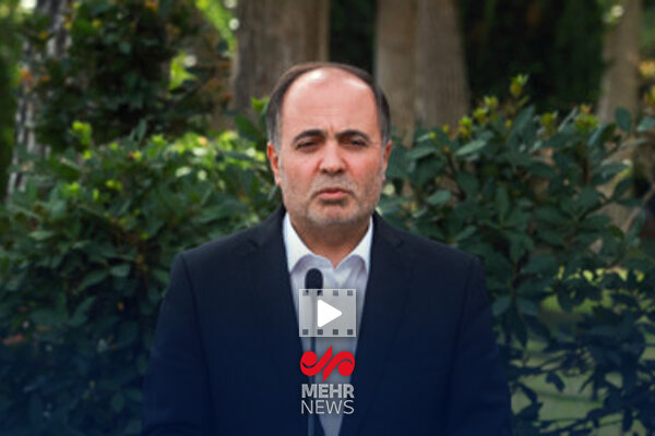 قزلجه: به سمت تک‌نرخی شدن ارز می رویم