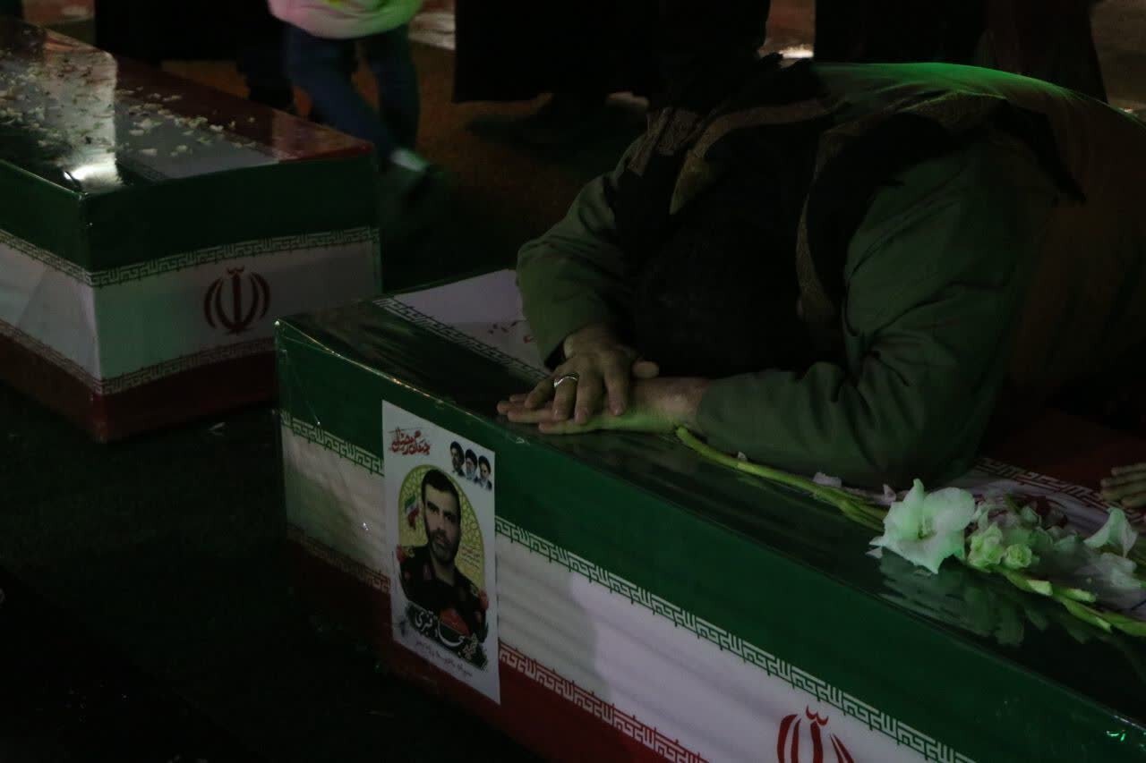 انتقام خون شهیدان را از دشمنان خواهیم گرفت