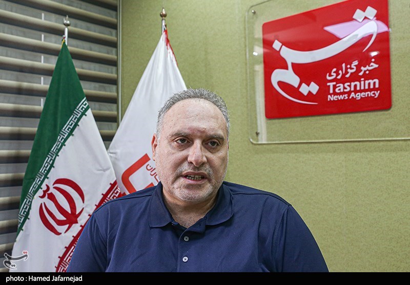 ببینید| شکوه و ابهت امام شهید خامنه‌ای(ره) از زبان استاد افشین علا