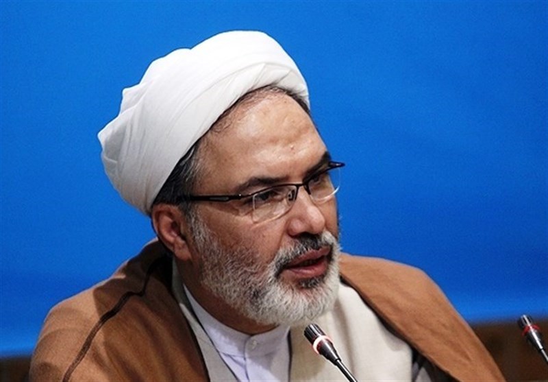 نقش مرکز عالی قرآن و عترت در تربیت حافظان قرآن چیست؟