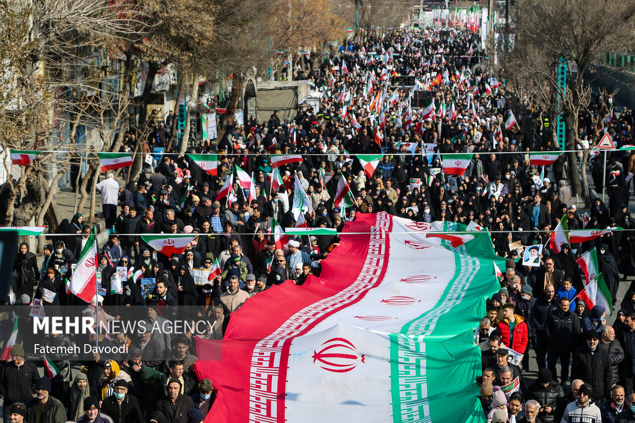 سازمان بسیج مستضعفین از مردم برای شرکت در راهپیمایی 22 بهمن دعوت کرد