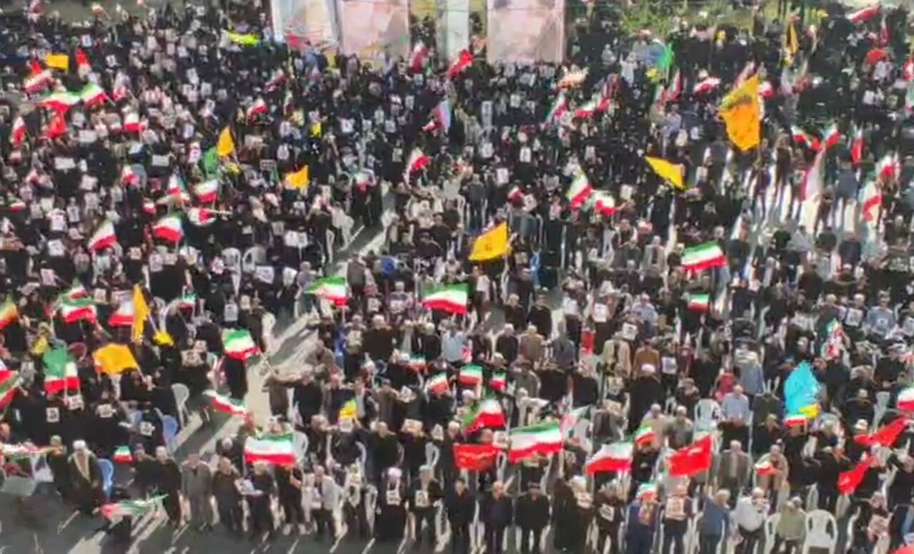 مراسم بیعت مردم با رهبر جدید انقلاب در بوشهر