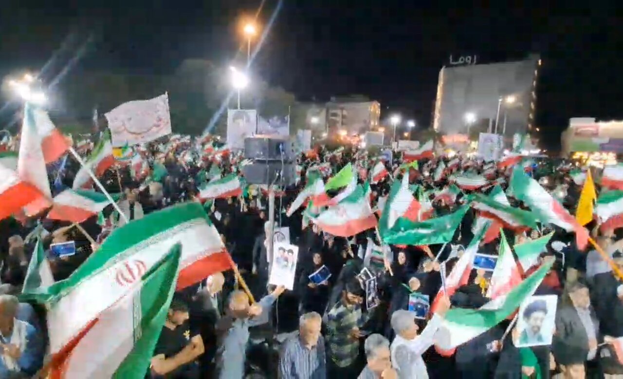هم‌خوانی سرودهای انقلابی قدیمی در بوشهر