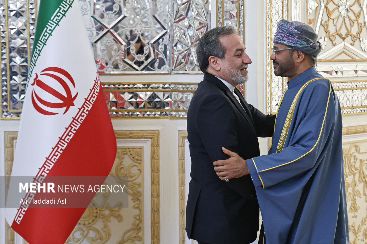 گفتگوی تلفنی وزیر امور خارجه ایران با همتایان عمانی و عراقی