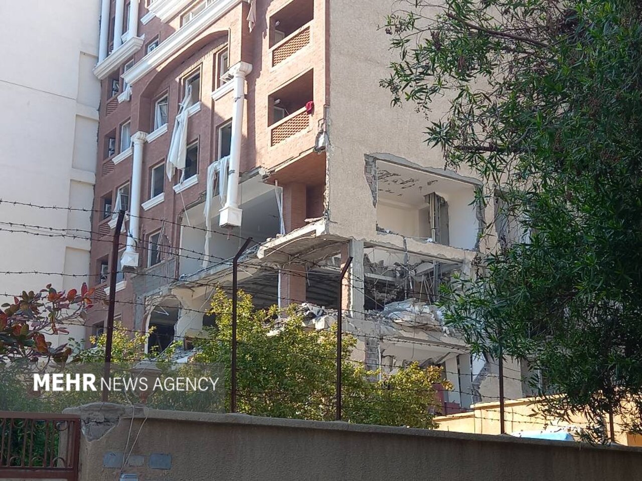 گزارش میدانی خبرنگار مهر از محل انفجار یک مجتمع مسکونی در بندرعباس