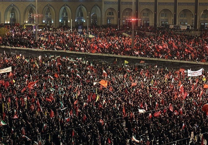 نخستین تصویر هوایی از اقامه نماز بر پیکر امام شهید