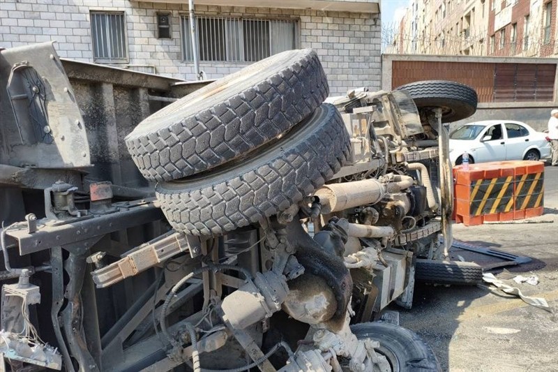 7 مصدوم در تصادف زنجیره‌ای در بزرگراه یادگار امام