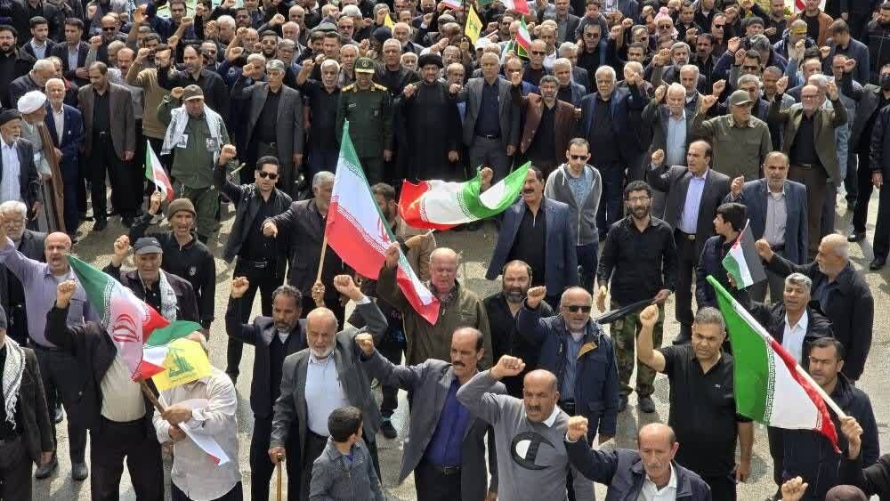 مردم گناوه فریاد مرگ بر اسرائیل و مرگ بر آمریکا سر دادند