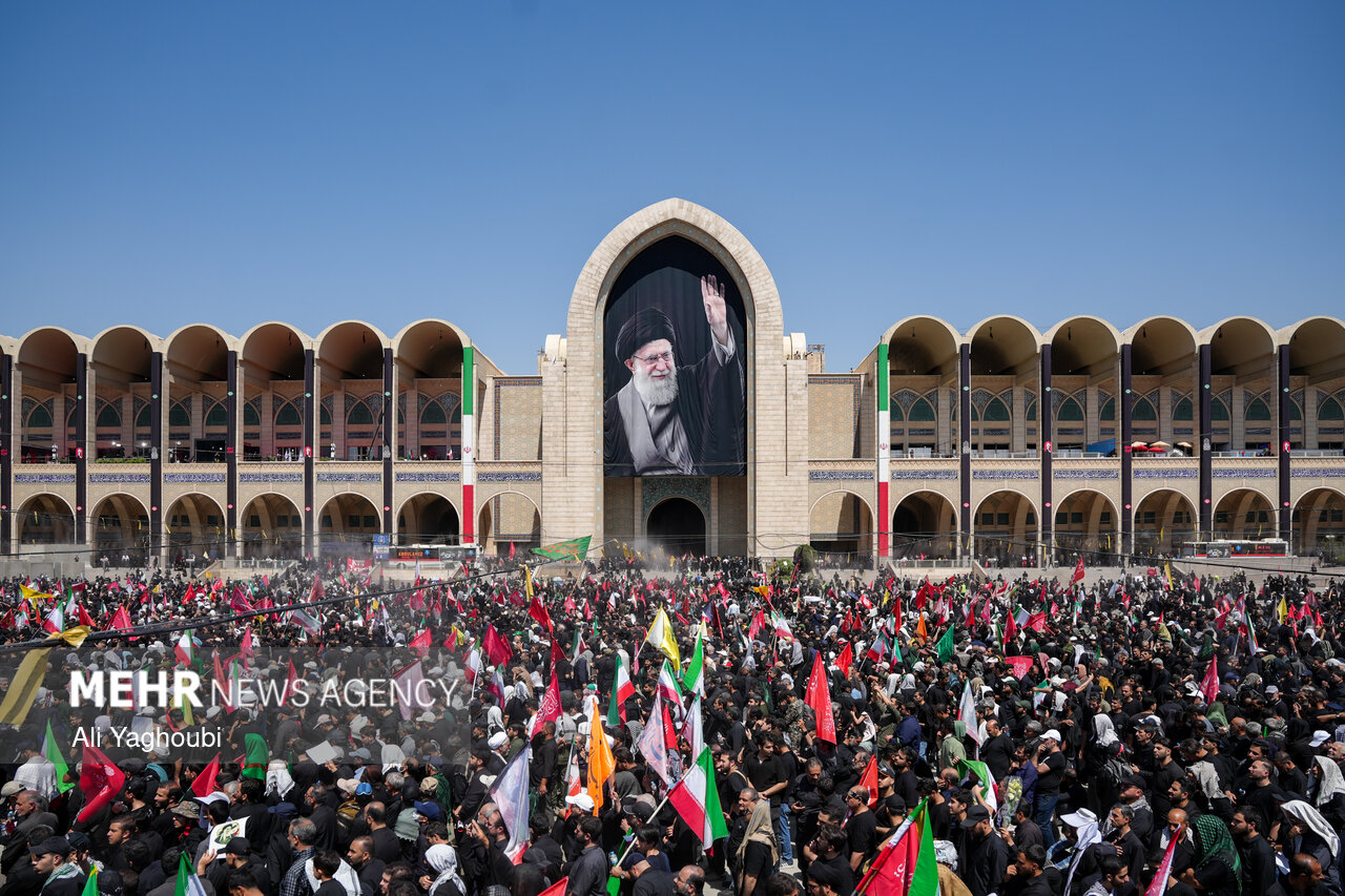 حضور خودجوش و گسترده اهالی هشتبندی در آئین وداع و تشییع رهبر شهید