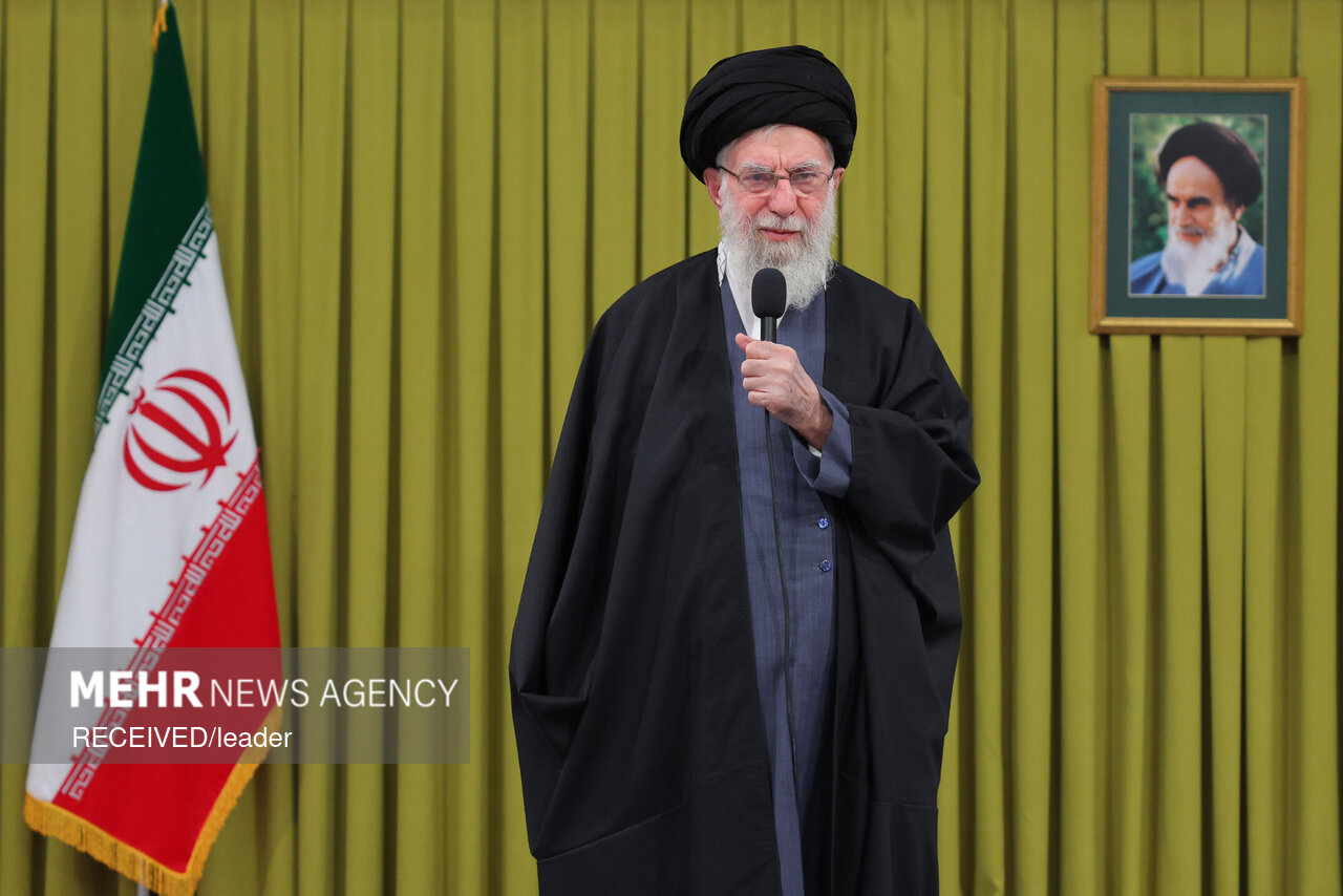 پیام رهبر انقلاب بمناسبت حماسه آفرینی ملت ایران در راهپیمایی ۲۲ بهمن