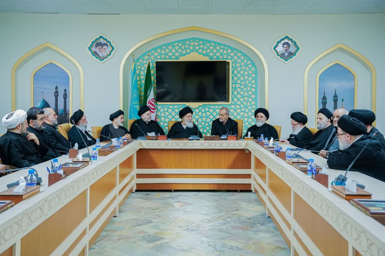 رئیس‌جمهور در مسجد مقدس جمکران با تولیت این آستان دیدار کرد
