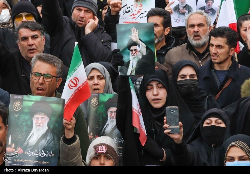 بانوی باردار در جمع عزادارن امام شهید: یا مرگ یا کشورم